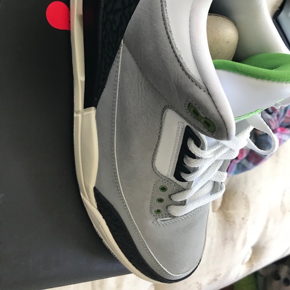 Jordan 4’s Men size 9 - Picture 3 of 4